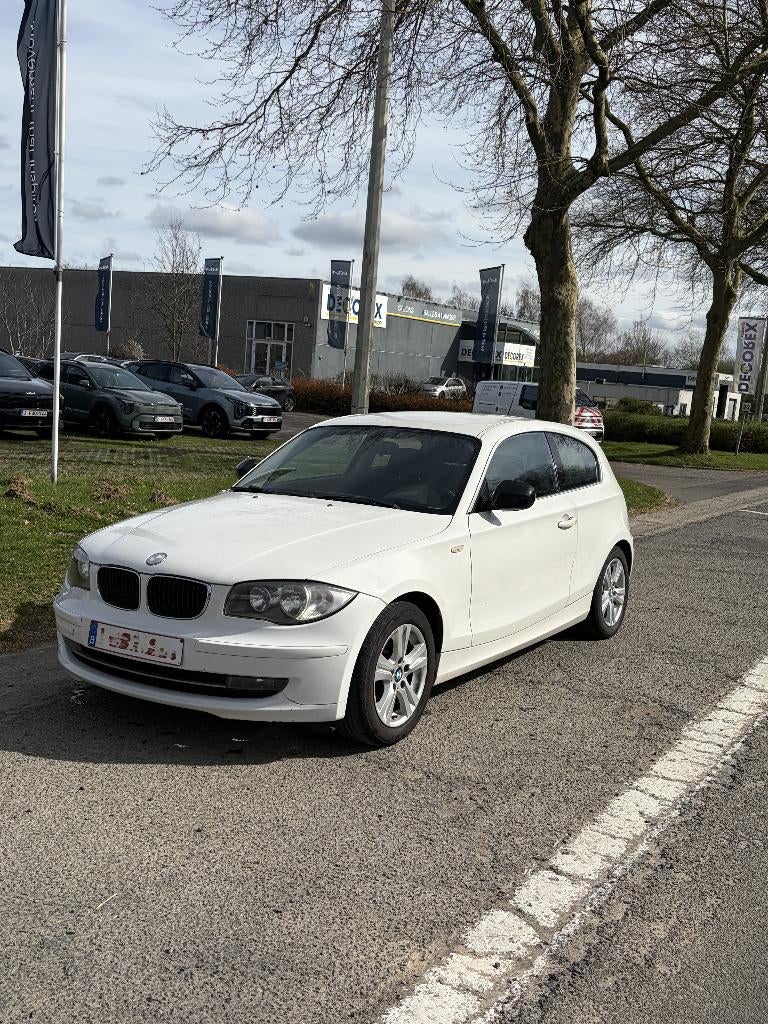 BMW 1 Serie 116d — 2010 — In beslag te nemen dubieuze prijs, Auto's, BMW, 1995 cc, Zwart, Wit, Particulier