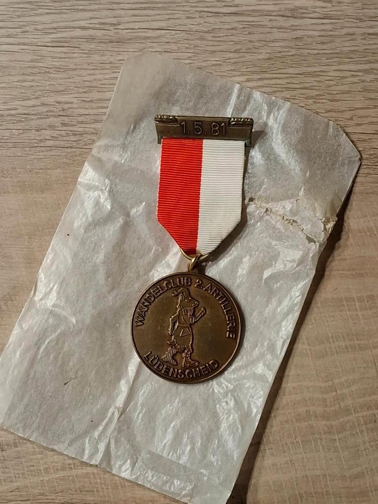Medaille wandelclub 2 Bataljon Artillerie Lüdenscheid BSD, Verzamelen, Verzenden, Landmacht, Lintje, Medaille of Wings