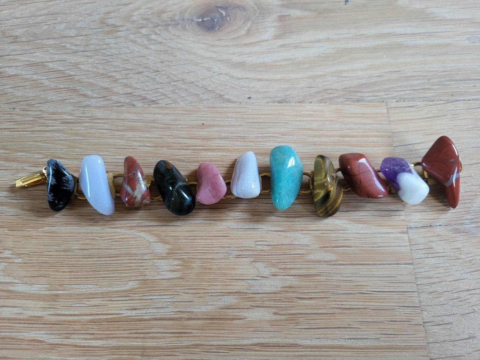 Bracelet en pierres semi-précieuses

18 cm de long


Expédit, Enlèvement ou Envoi