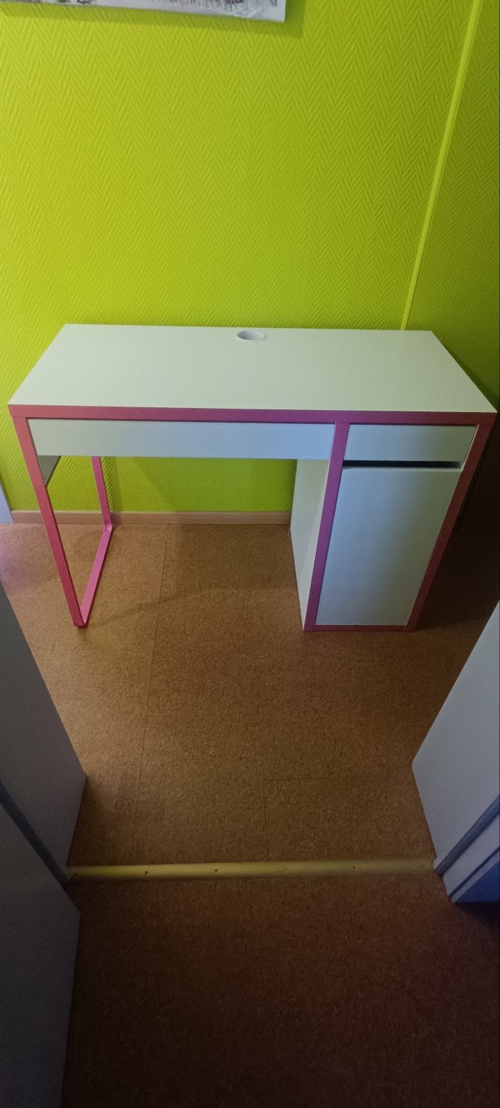 bureau ikea rose, Huis en Inrichting, Ophalen, Gebruikt, Met lades, Roze