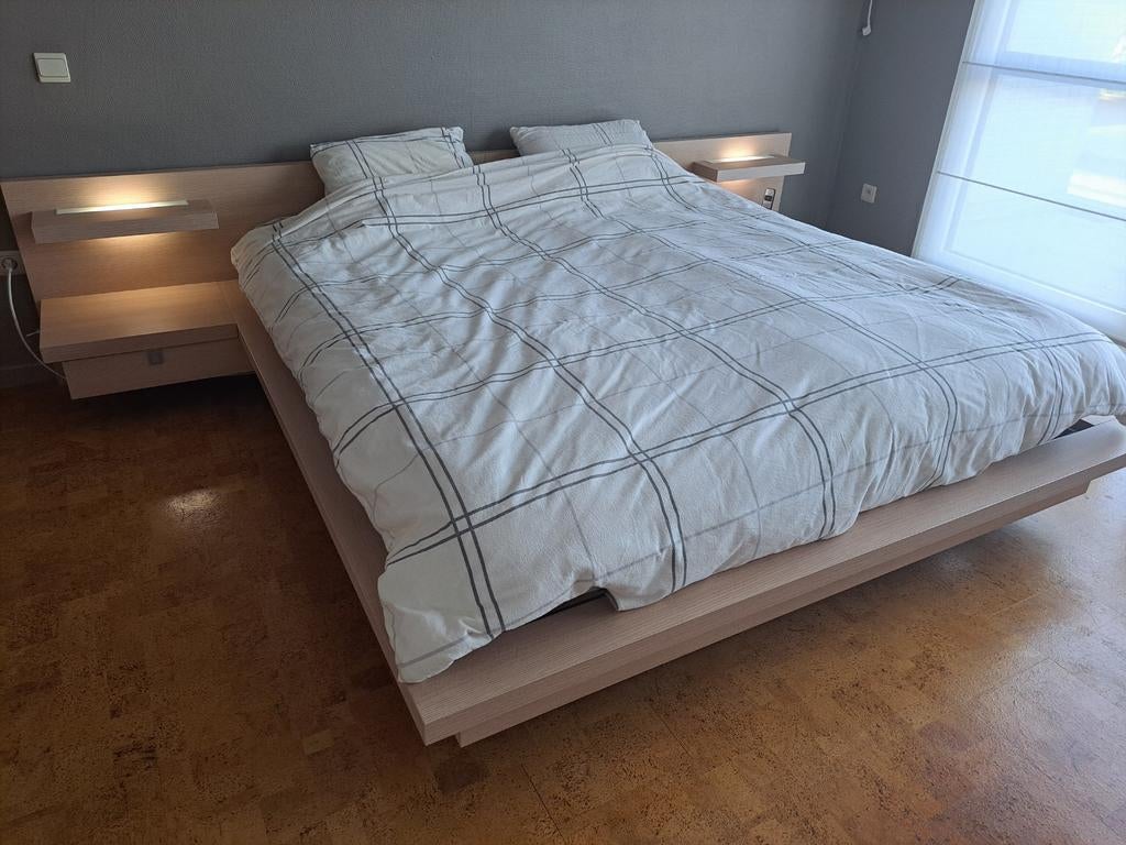 Tweepersoonsbed bed 1m80 +lattenbodems+ kast + matrassen, Huis en Inrichting, Ophalen, Zo goed als nieuw, Tweepersoons