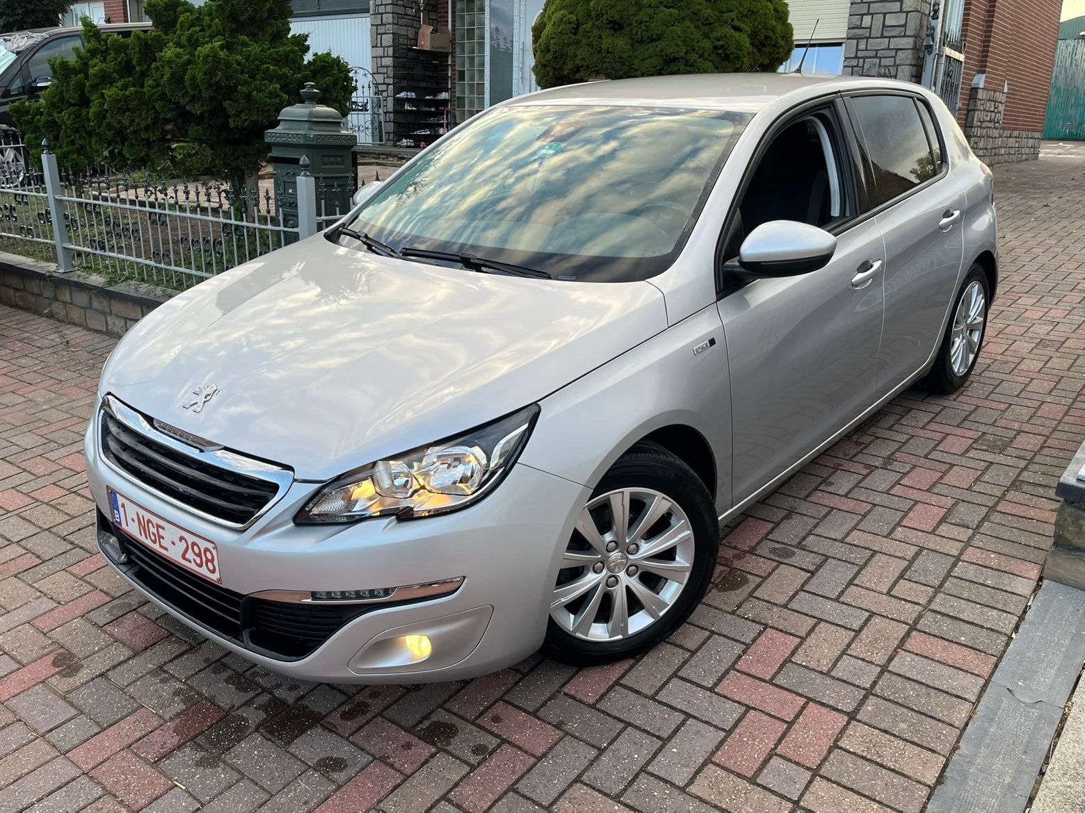 Peugeot 308 - 2016bj • 136.000 km 1.2 essence Bonne lecture!, Achat, Euro 6, Entreprise, Boîte manuelle