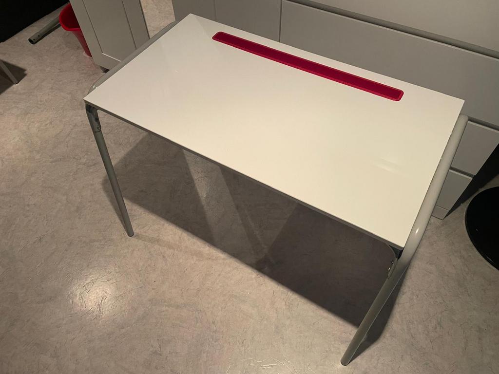 Bureau enfant, Ophalen, Zo goed als nieuw