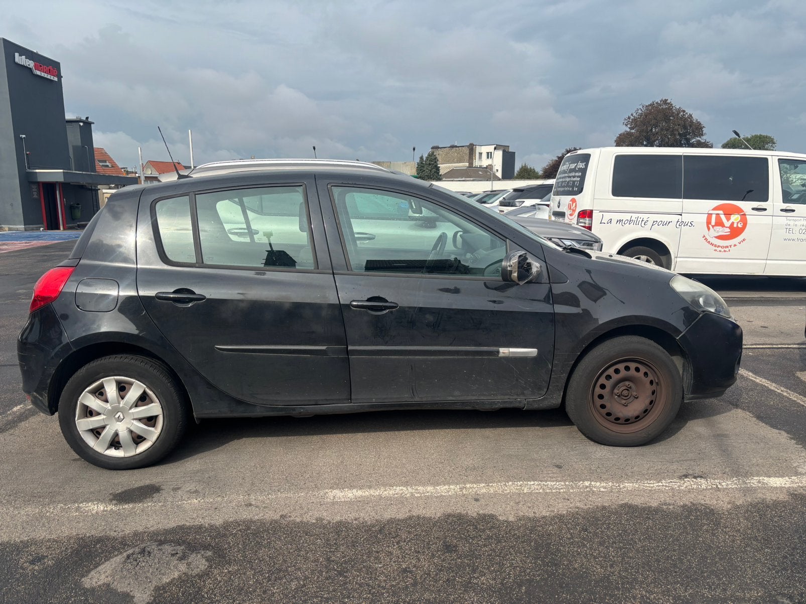 Renault Clio III - degats avant et gote gauche - a vendre, Autos, Euro 5, Achat, 1052 kg, ABS