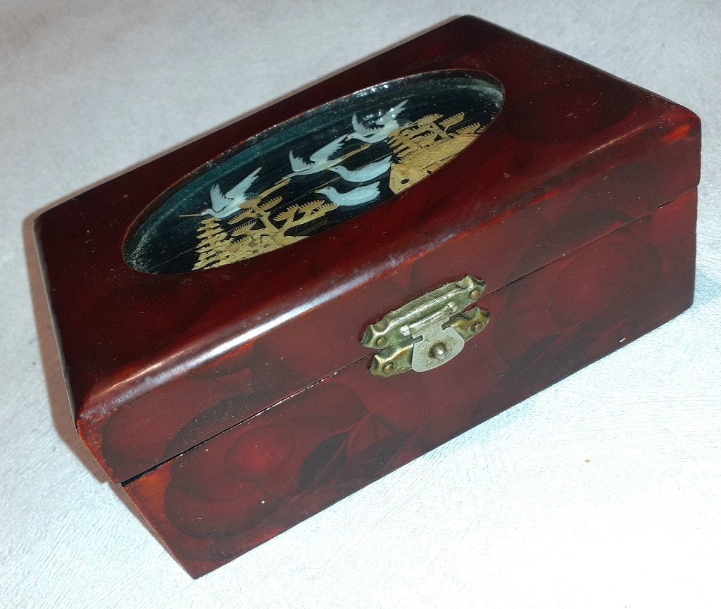 Juwelendoos vintage chinees hout met diorama van kraanvogels, Antiek en Kunst, Ophalen of Verzenden
