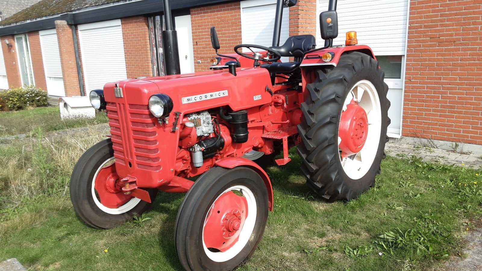 tractor international 324 oldtimer, Zakelijke goederen, Ophalen of Verzenden