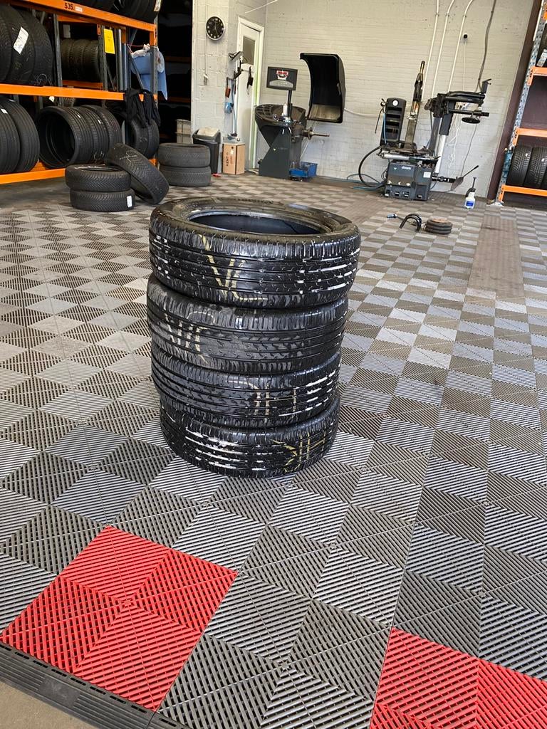 205/55/17 91 v set van 4 stuk merk continental stuk  50 eur, Enlèvement