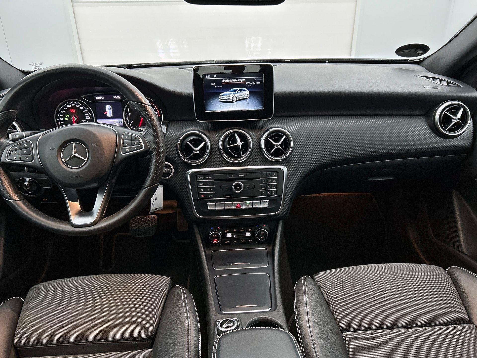 Mercedes-Benz A-Klasse 200 Hatchback AMG Line | Verwarmde ZE, Autos, Classe A, Achat, 5 portes, 5 places