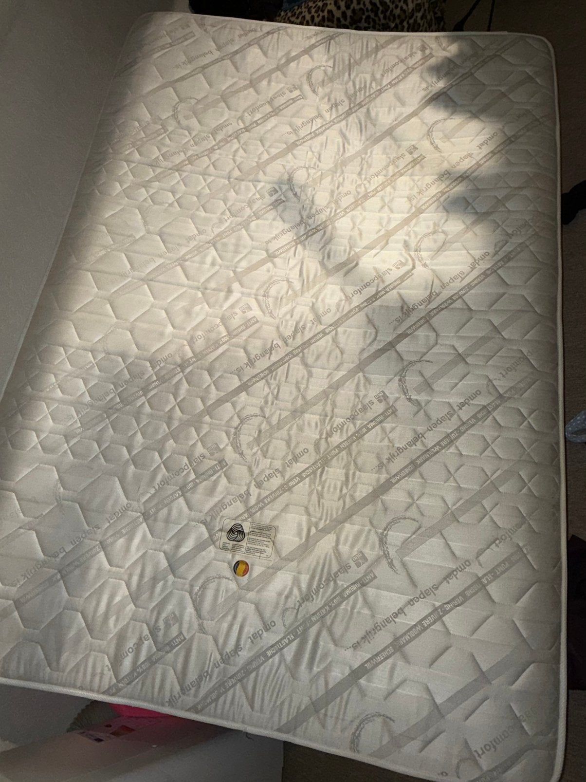Tweedehands bed 140 x 200 cm met matras en topper, Enlèvement, Comme neuf, 200 cm