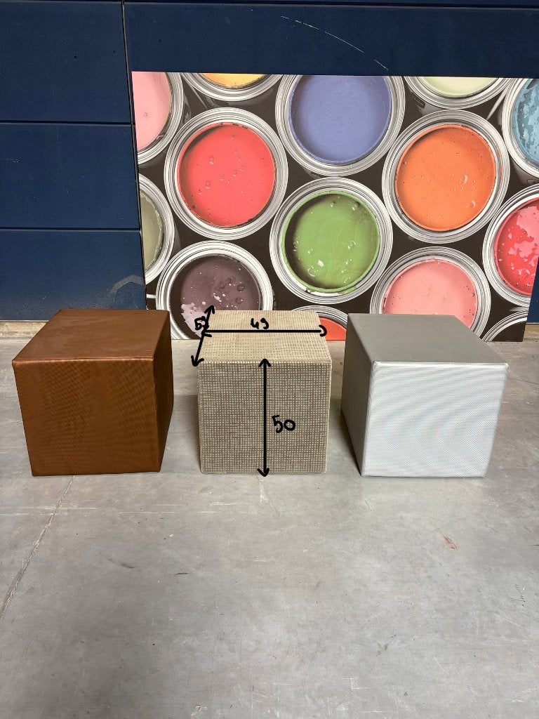 set van 3 moderne poefs, Huis en Inrichting, Zetels | Voetbanken en poefs, Ophalen, Gebruikt, 50 tot 75 cm, Rechthoekig