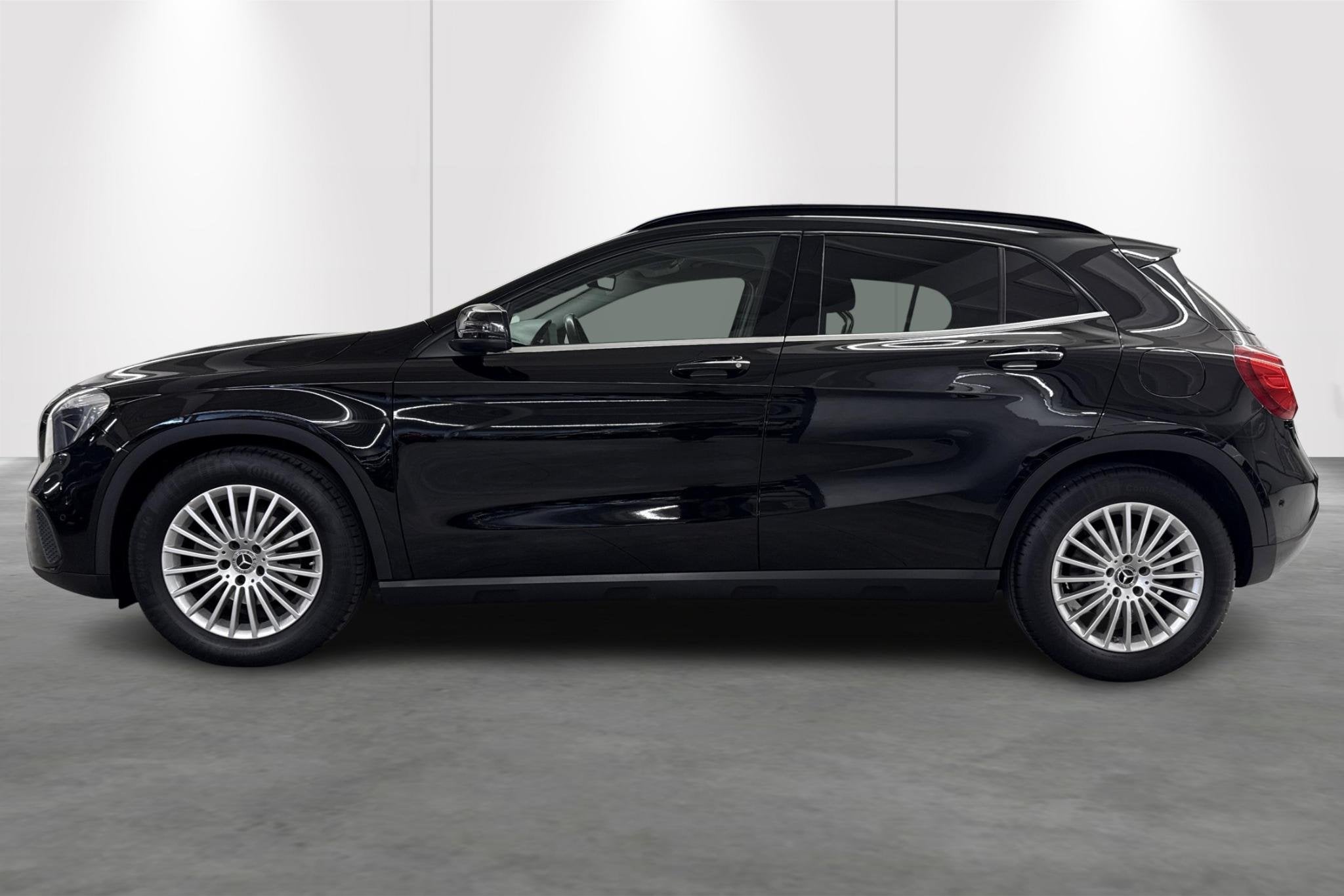 Mercedes-Benz GLA GLA 180 Business Solution Auto, Euro 6, Noir, 5 portes, 1200 kg