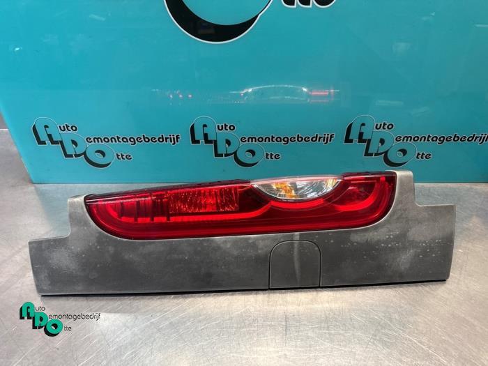 Achterlicht links van een Renault Trafic (Trafic 01-), Auto-onderdelen, Gebruikt, -, Renault, -