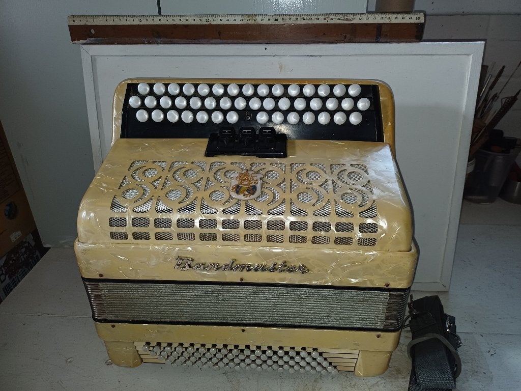 ANCIENNE ACCORDEON TBE a touches +bretelle, Musique & Instruments, Accordéons, Enlèvement, Utilisé, Autres marques, Avec bretelles