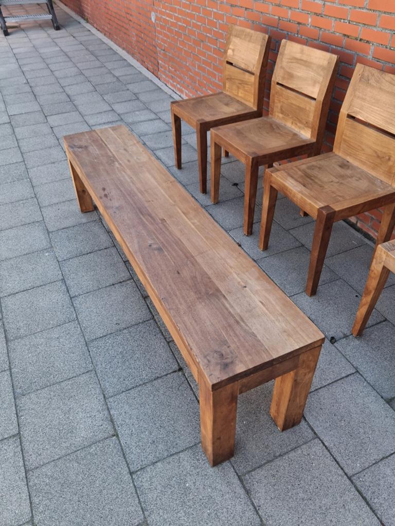 Stoelen en bank, Ophalen