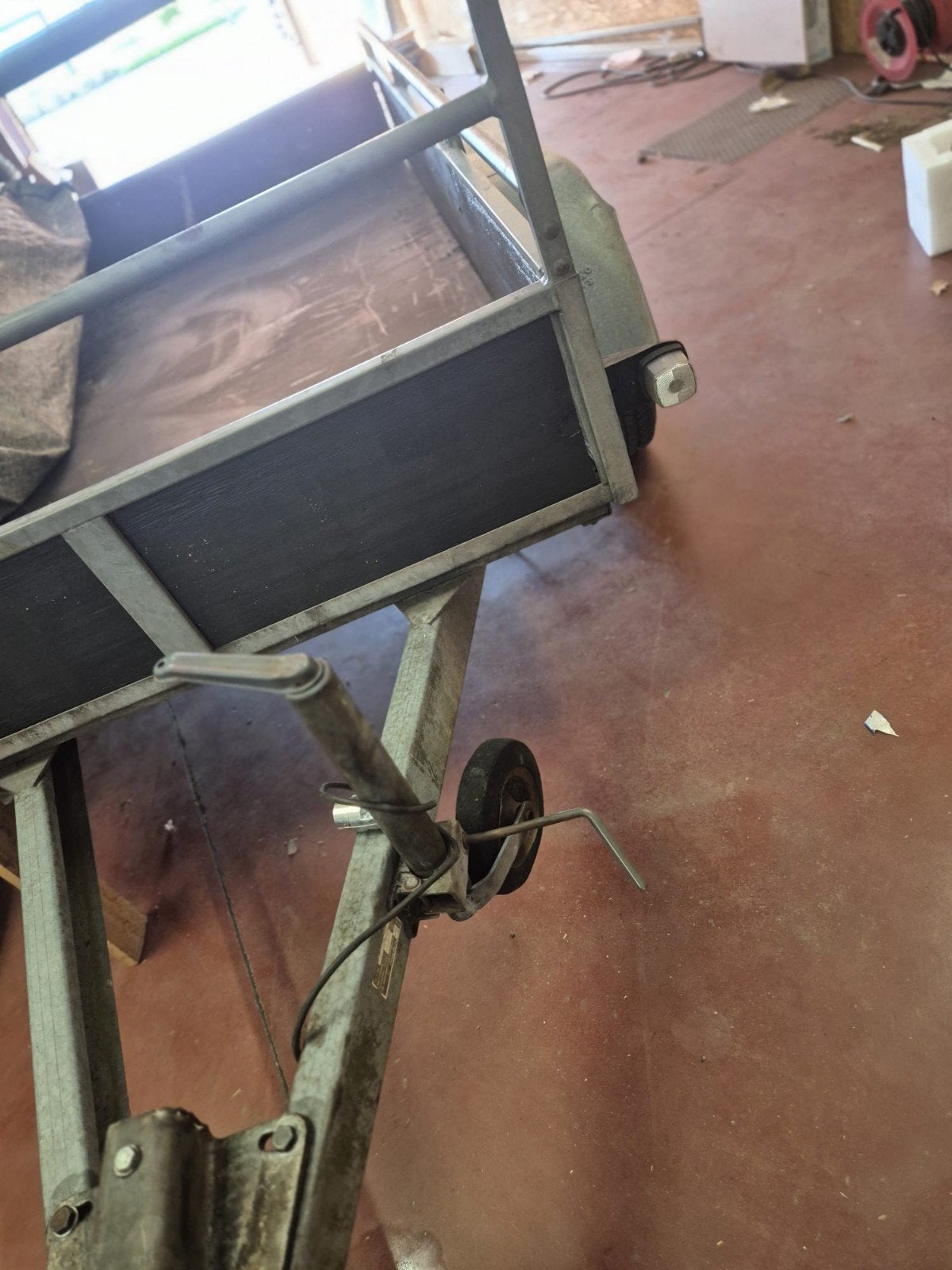 aanhangwagen dubbelasser 250x 130 cm  mtm 2000 kg ongeremd, Ophalen