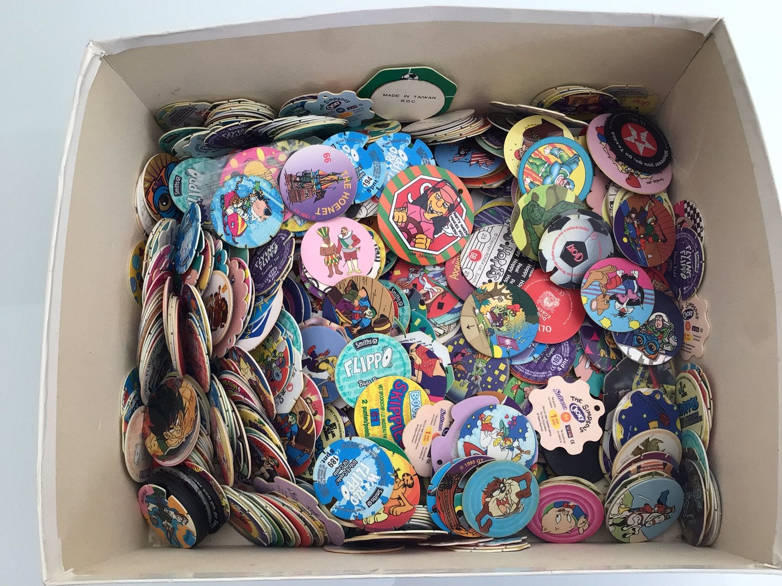 Doos diverse Flippo’ uit de 90 jaren, Verzamelen, Flippo's, Ophalen of Verzenden, Losse flippo's