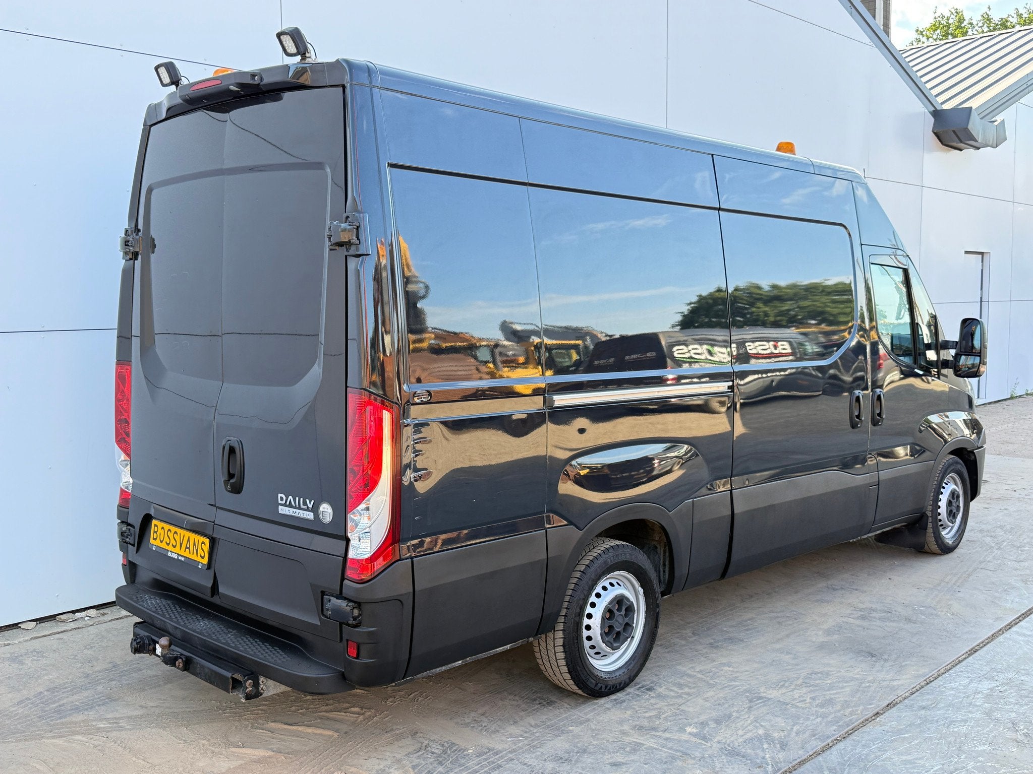 Iveco Daily 35S14 2.3 Automaat L2H2 Climate Control Cruise C, Auto's, Automaat, Achterwielaandrijving, Gebruikt, Euro 6