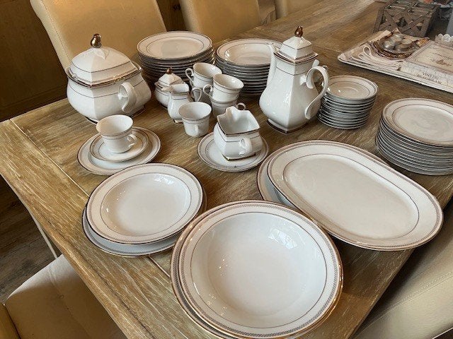 Wit servies met gouden rand, Huis en Inrichting, Ophalen, Gebruikt, Klassiek, Kom(men)