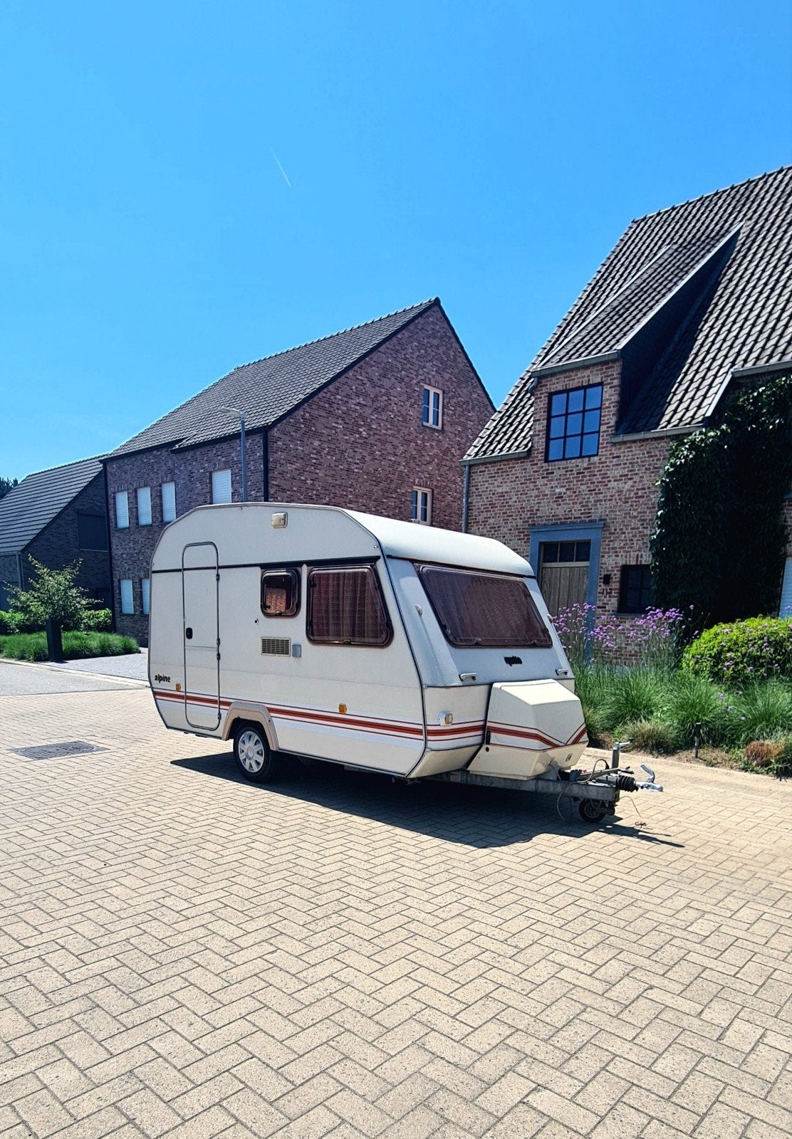 Sprite Alpine met badkamer
Mtm 750kg, Standaardzit, Particulier, 500 - 750 kg, Schokbreker