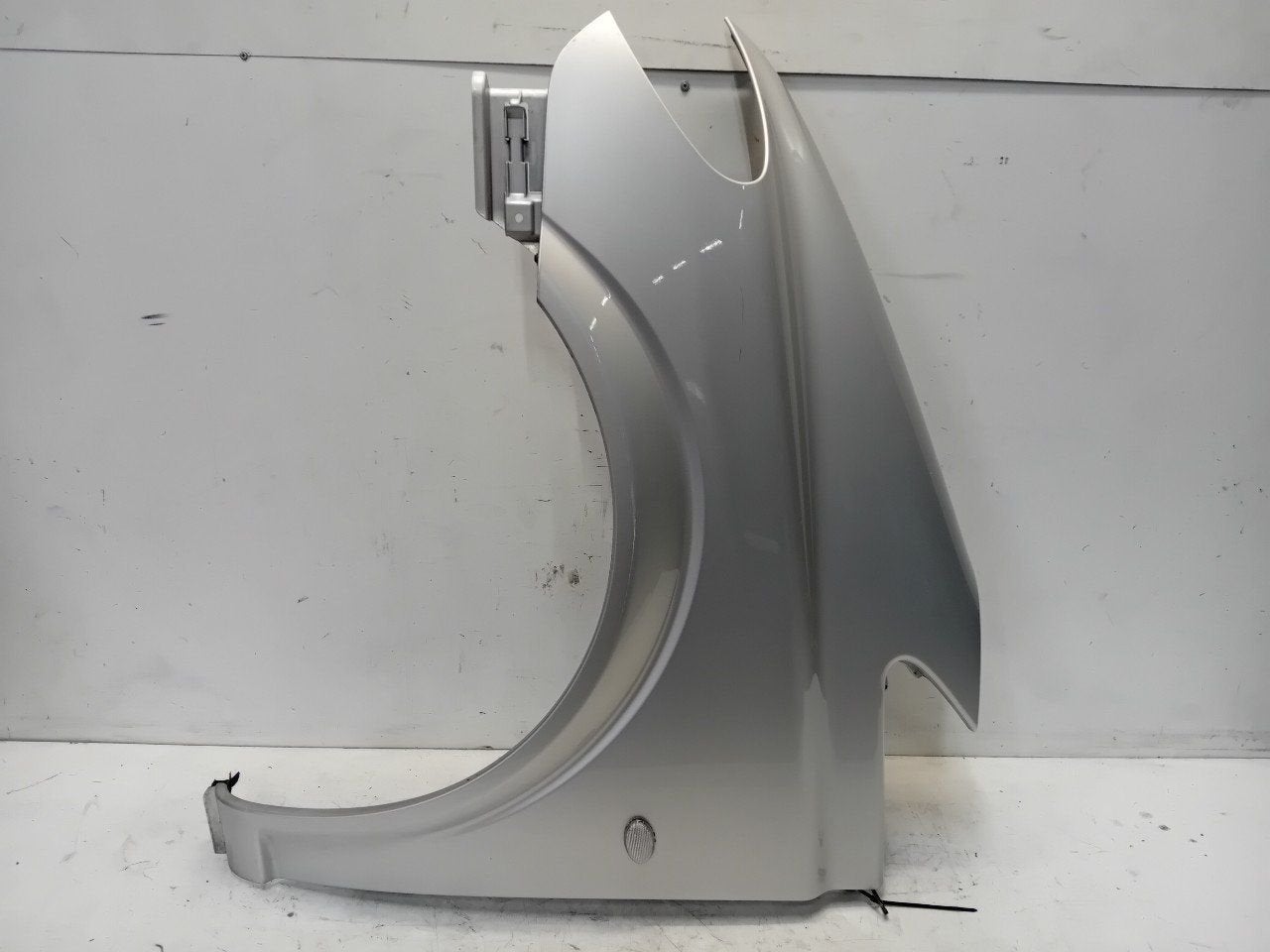 Spatbord links voor Mercedes-Benz Vito, Onderdelen@venauto.nl, Van der Ven Autorecycling B.V., Gebruikt, Ettenseweg 76, 4706 PB Roosendaal, The Netherlands