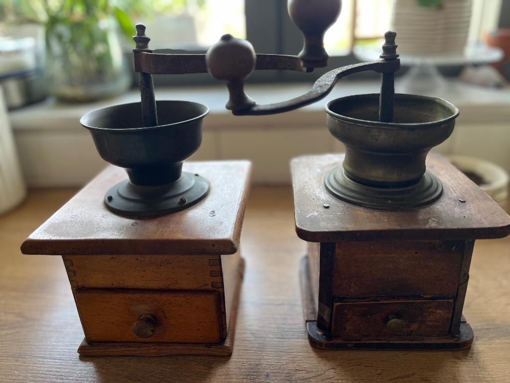 Set van 2 antieke koffiemolens, Antiek en Kunst, Antiek | Keukengerei, Ophalen