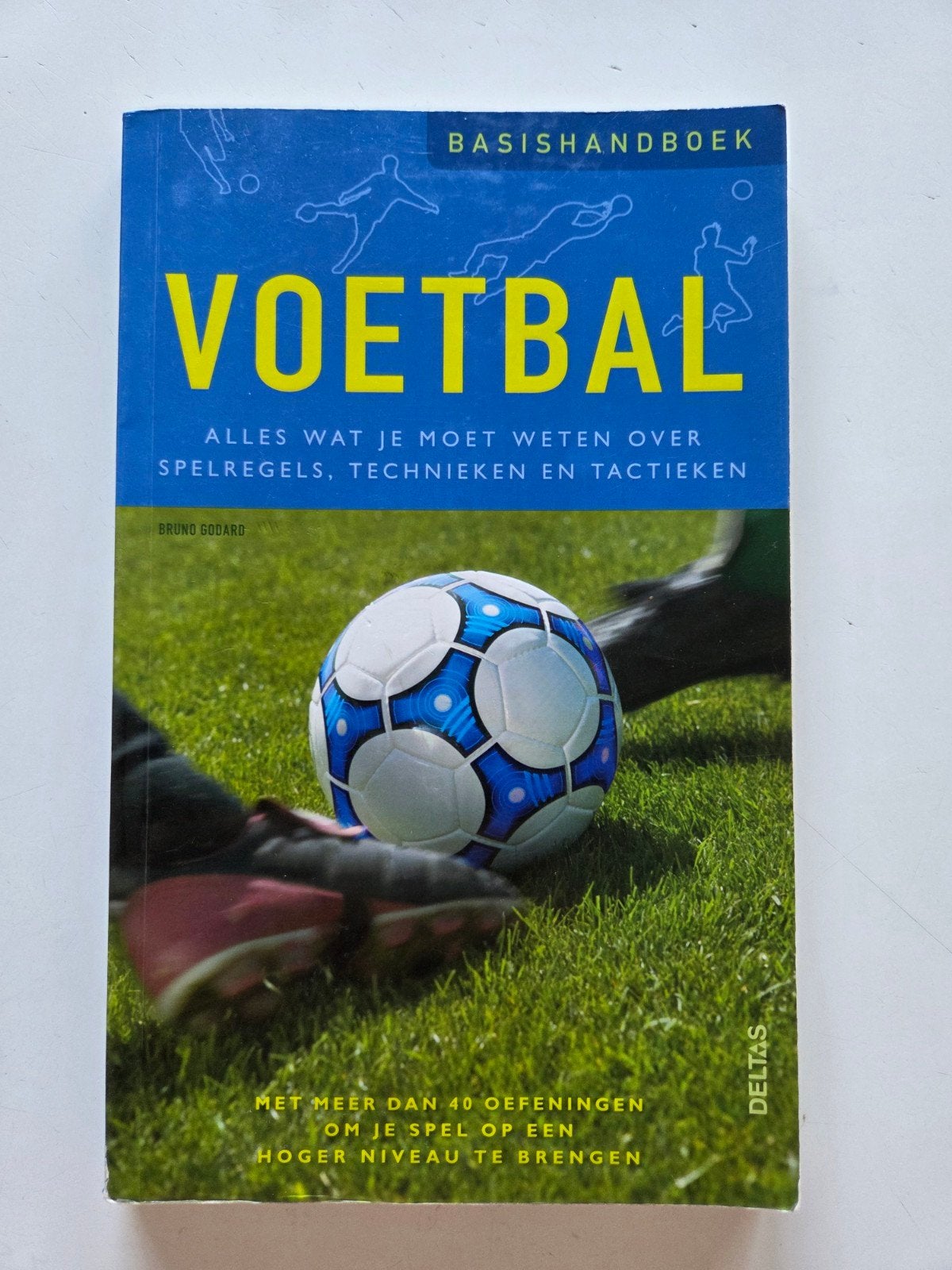 Voetbal basis handboek, Ophalen of Verzenden, Gelezen