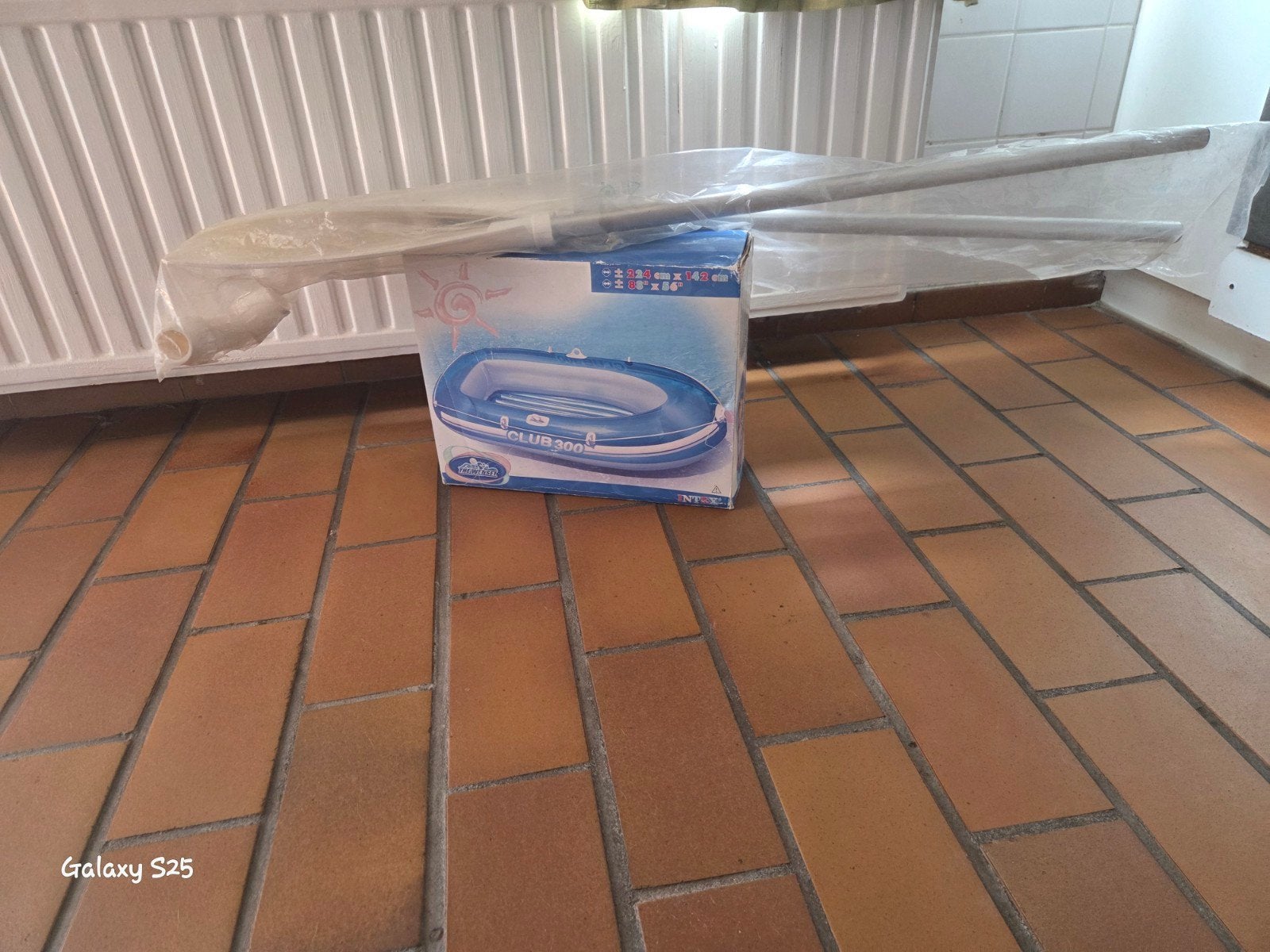 Opblaas bootje met roei spadden