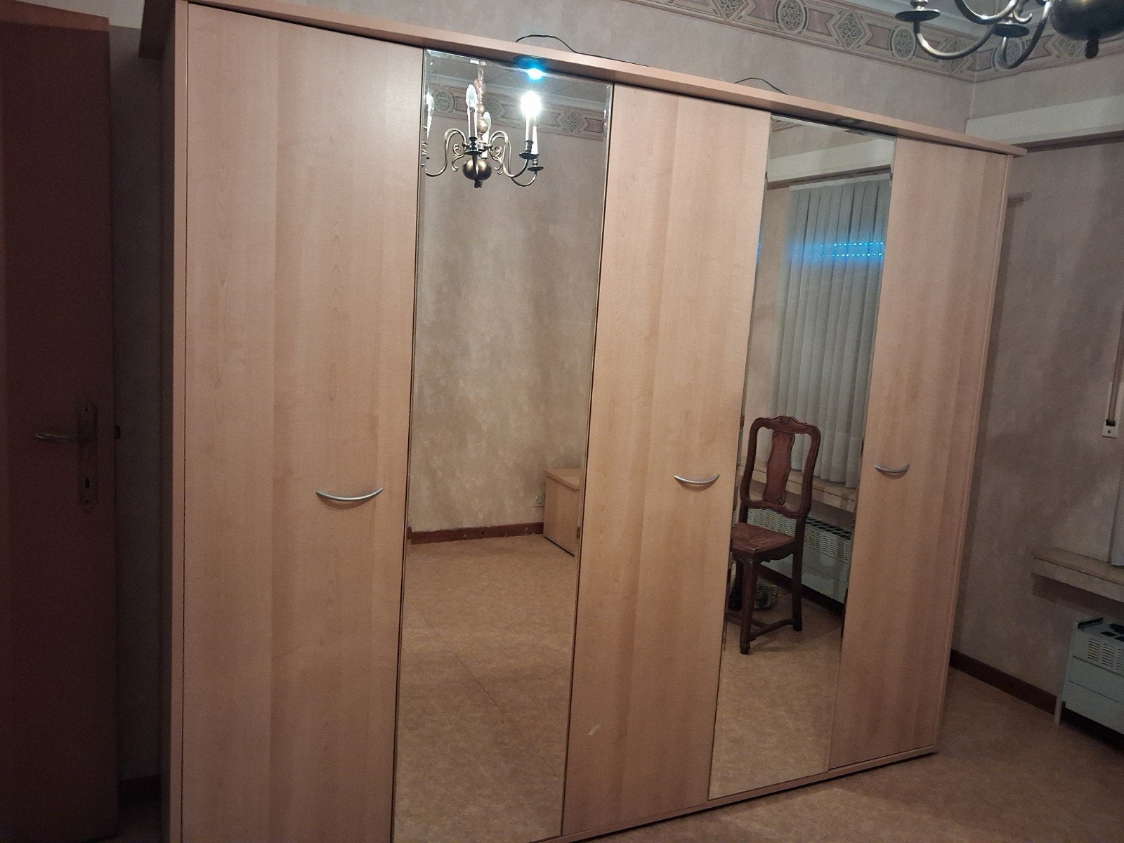kleerkast met spiegel en 2 kleine kastjes, Ophalen, Met hangruimte