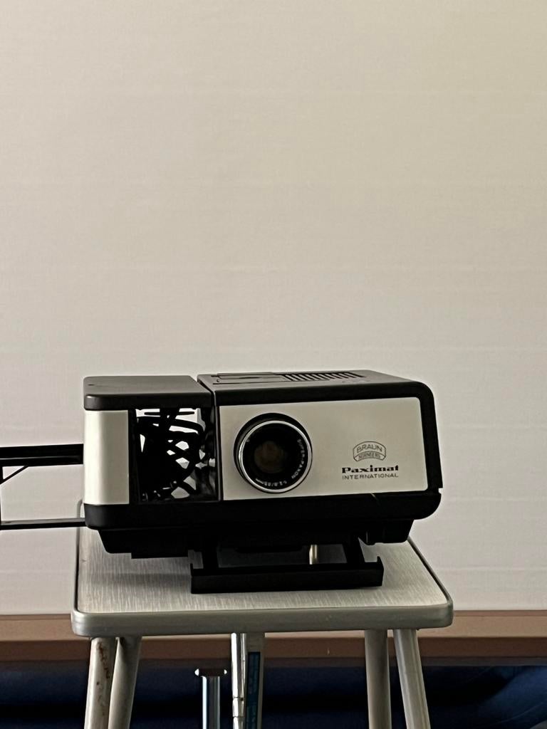 diaprojector,( paximat international , BRAUN norberg) 5150, Audio, Tv en Foto, Diaprojectoren, Ophalen, Gebruikt, Met scherm