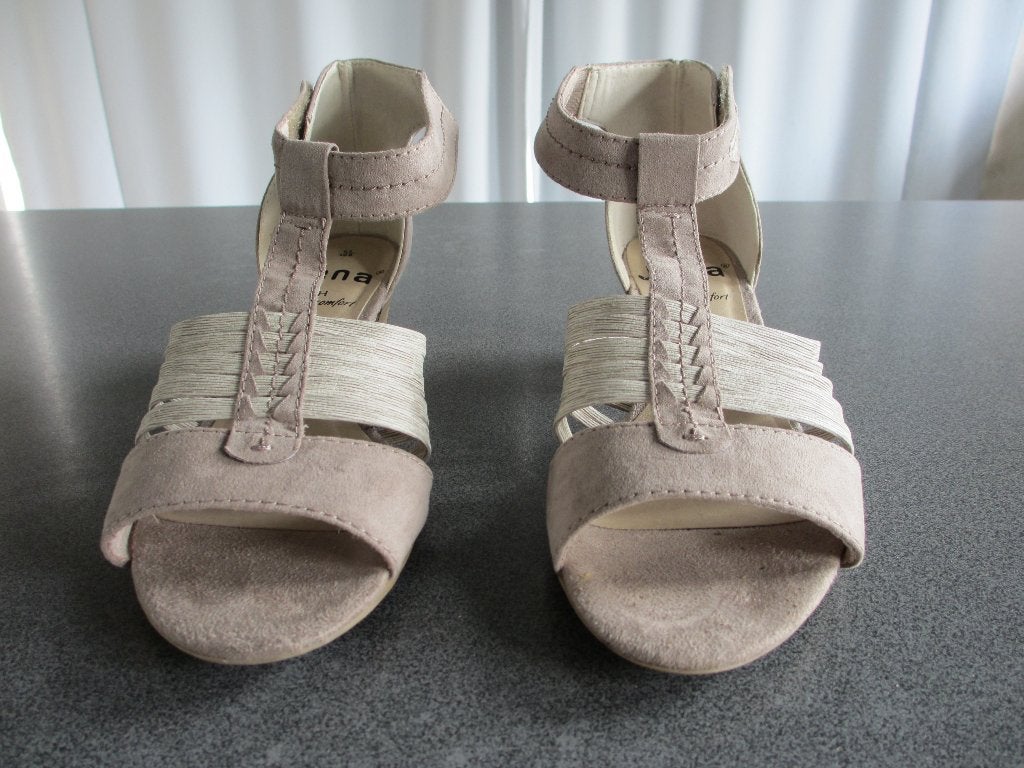 beige dames sandalen, Beige, Sandalen of Muiltjes, Zo goed als nieuw, Ophalen