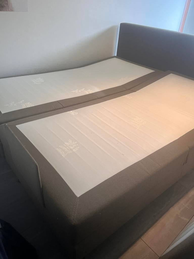 Electronisch bed 180x200, Huis en Inrichting, Slaapkamer | Boxsprings, Ophalen, Zo goed als nieuw