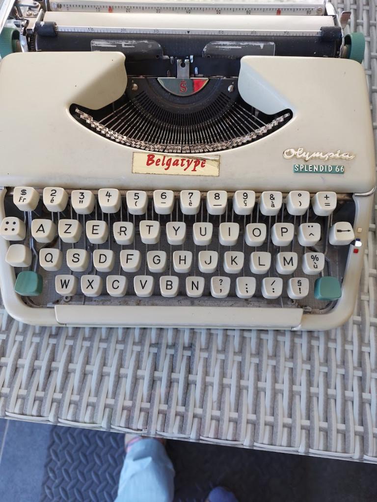 type de machine Olympia - vintage avec ruban neuf, Divers, Machines à écrire, Enlèvement