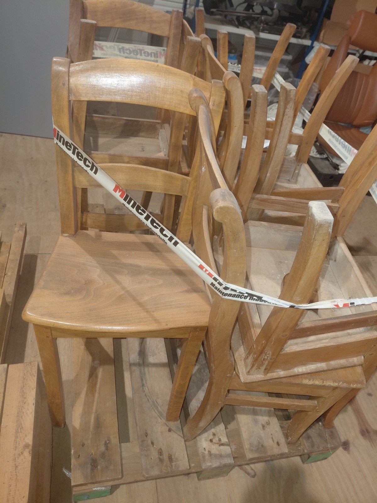 Chaises de Herve, Enlèvement