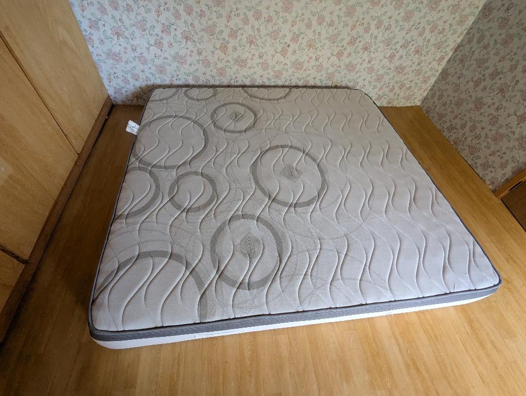 Matelas king size 200x200, Maison & Meubles, Chambre à coucher | Matelas & Sommiers, Autres dimensions, Matelas, Queen size, Comme neuf
