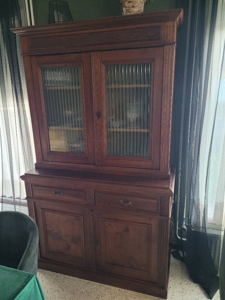 Massief houten vitrinekast – Goede staat (met slot), Ophalen, Gebruikt, 100 tot 150 cm, Met lade(s)