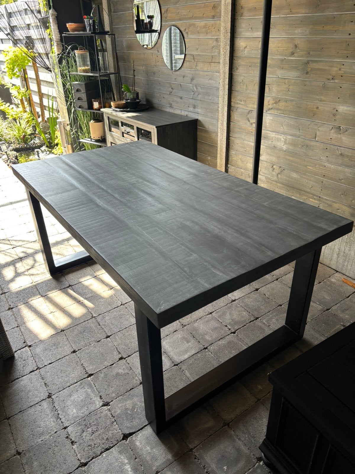 Vergrijsde mango houten tafel met stalen poten, Huis en Inrichting, Tafels | Eettafels, Ophalen, Zo goed als nieuw