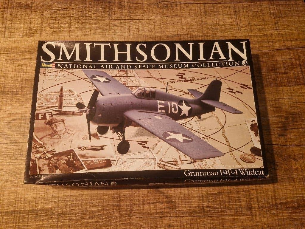 Revell 1/32 Grumman F4F-4 Wildcat Smithsonian Collection, Neuf, Plus grand que 1:72, Enlèvement ou Envoi, Revell