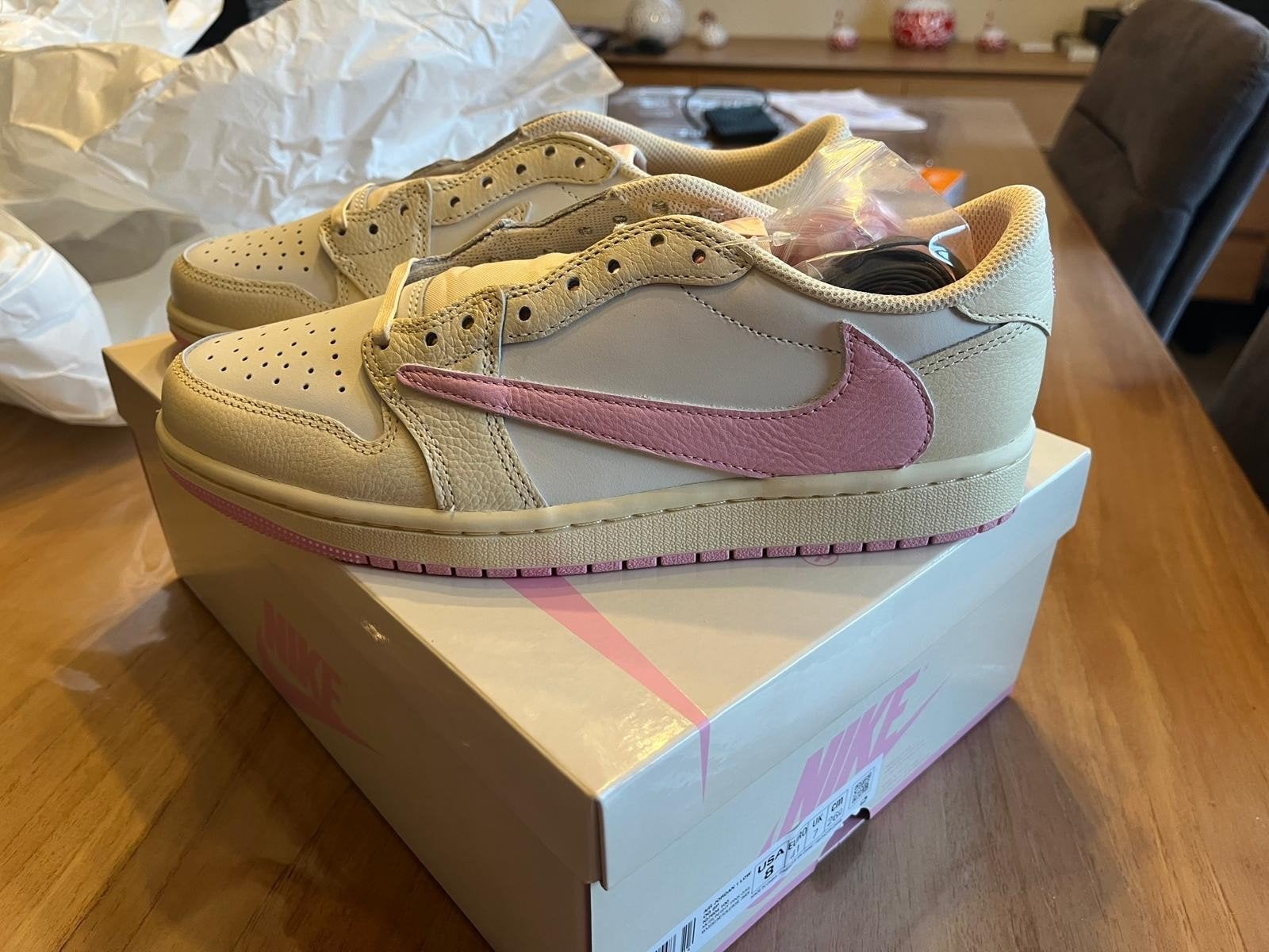 Nike Jordan Travis Scott shy pink pointure 41, Kleding | Heren, Schoenen, Ophalen, Overige kleuren, Nieuw, Sneakers