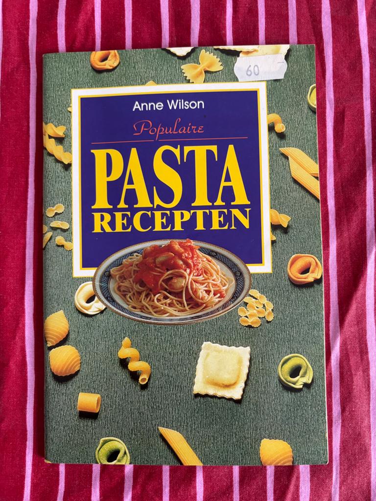 Livre de recettes rempli de plats de pâtes, Enlèvement ou Envoi, Plat principal, Cuisine saine, Utilisé
