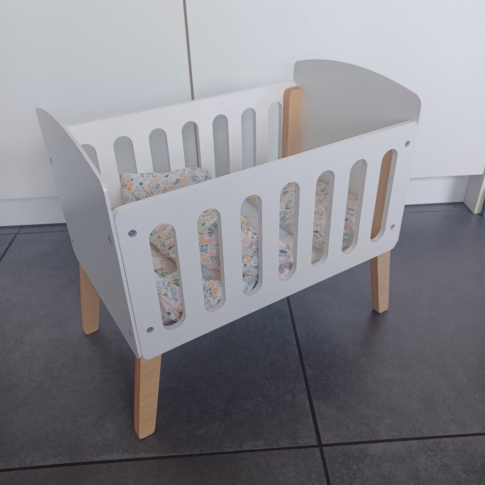 Houten poppenbed met beddengoed, Kinderen en Baby's, Speelgoed | Poppen, Ophalen