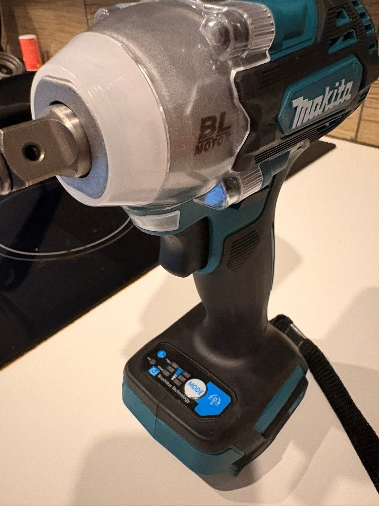 Clé à chocs 18 V Makita DTW300Z — (boîtier uniquement), Enlèvement, Comme neuf, Moins de 400 watts, Perceuse