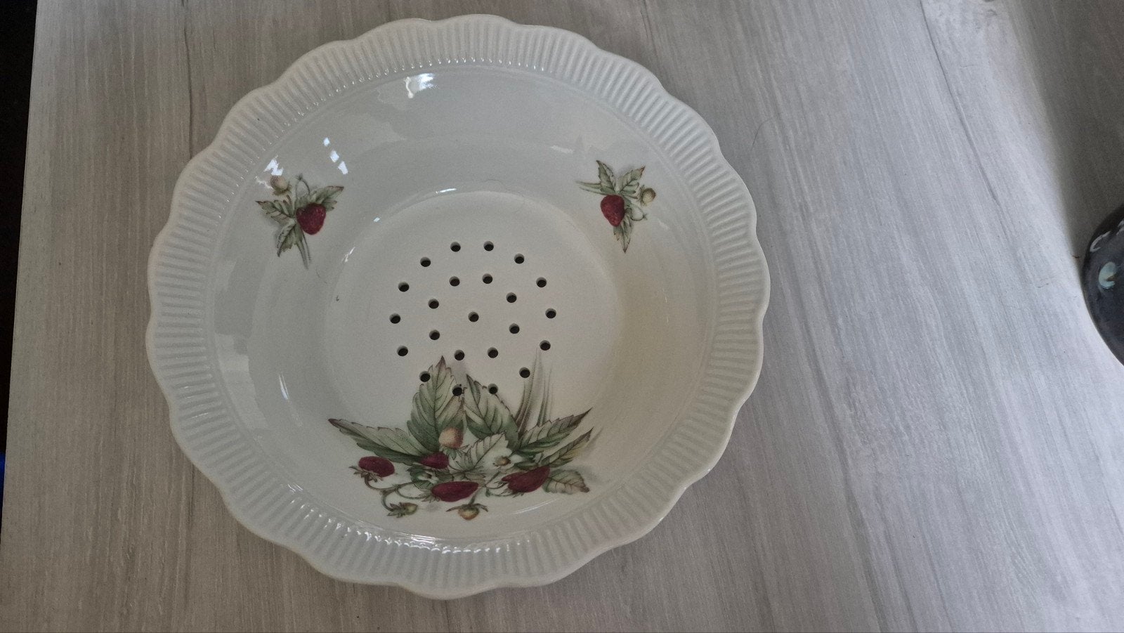 Égouttoir à fruits / Coupe à fraises vintage en porcelaine, Antiquités & Art, Enlèvement ou Envoi
