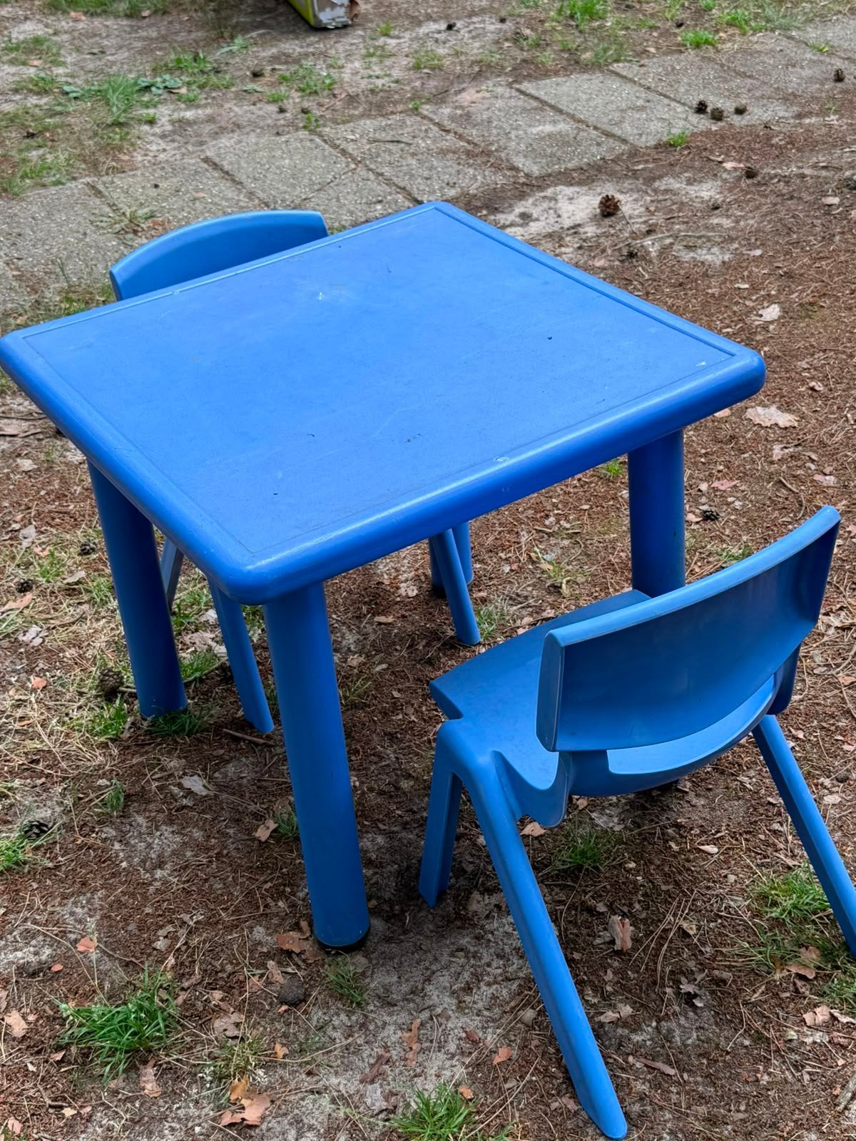 Blauw kindertafeltje met 2 bijhorende stoeltje, Kinderen en Baby's, Ophalen, Zo goed als nieuw, Stoel(en)