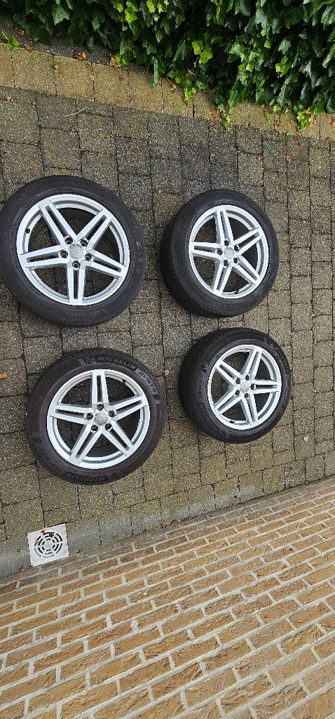 Complete set Audi velgen met banden 225/55 R18, 4 Saisons, Véhicule de tourisme, Enlèvement, Utilisé