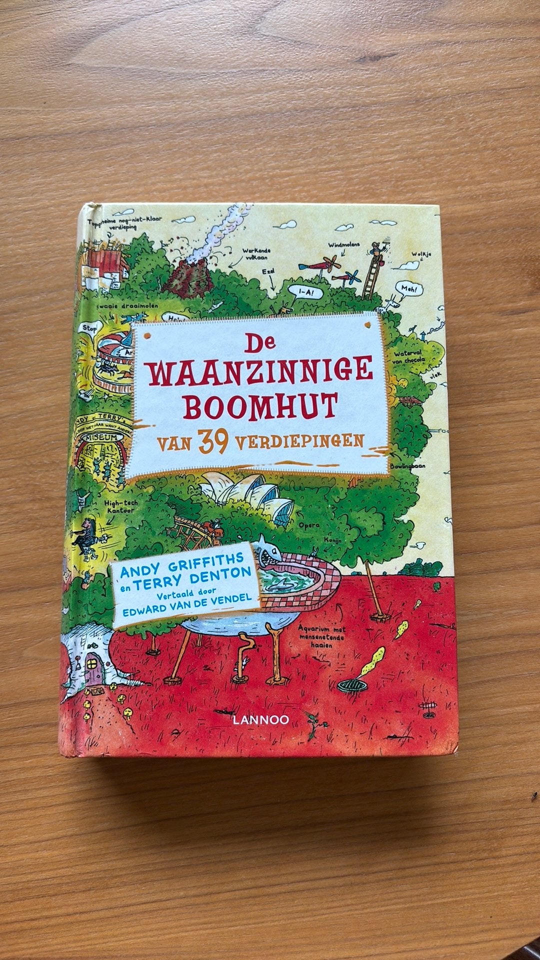 De waanzinnige boomhut van 39 verdiepingen, Ophalen, Zo goed als nieuw