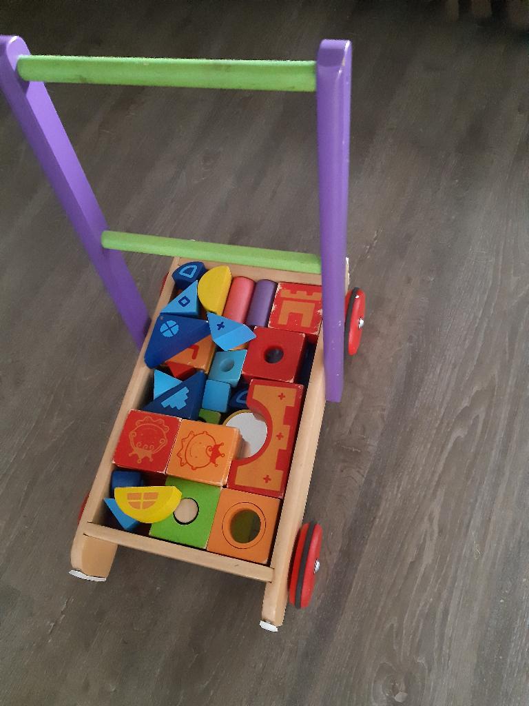 loopkar met houten blokken, Ophalen