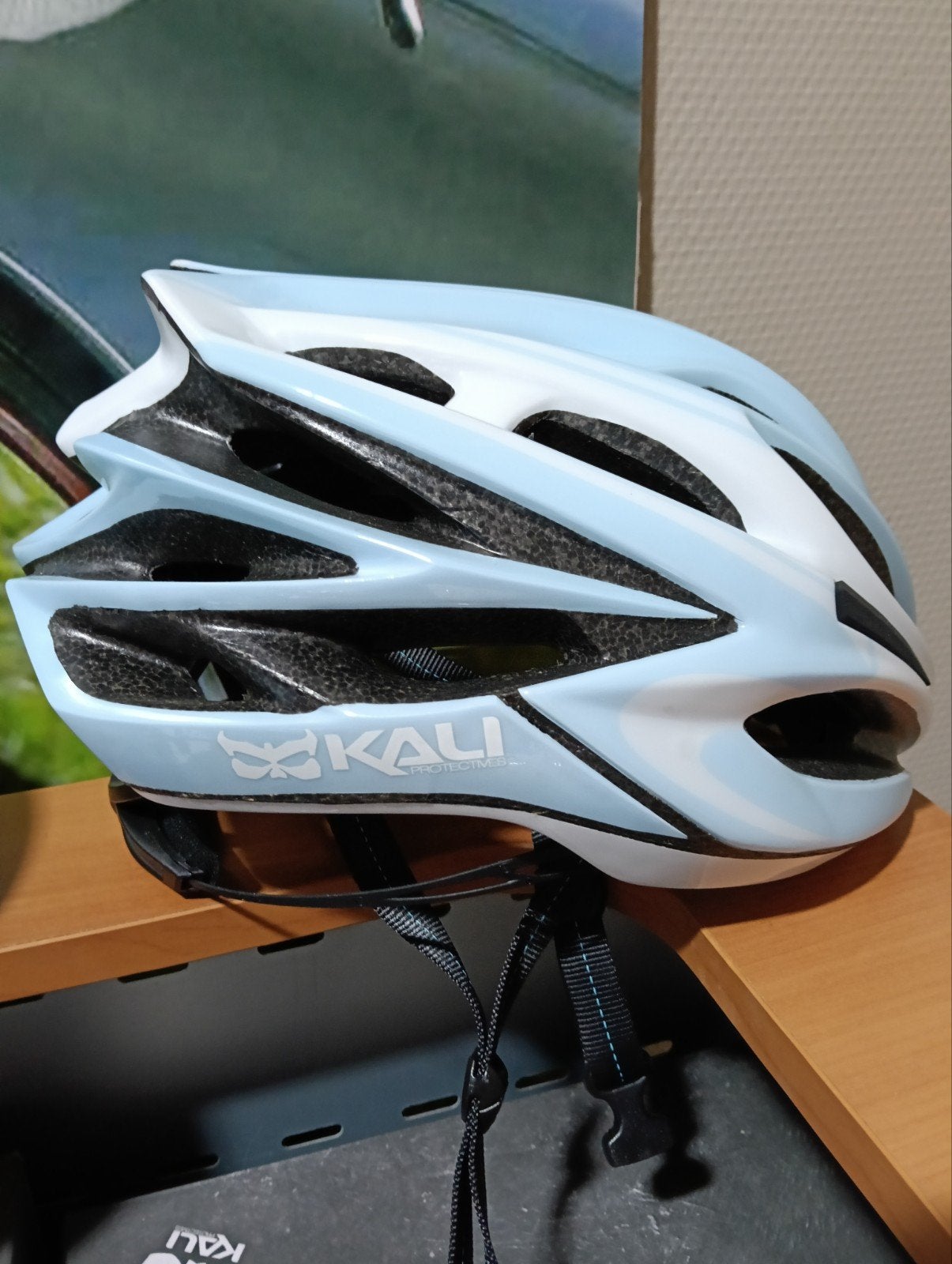 Verschillende fietshelmen, Ophalen