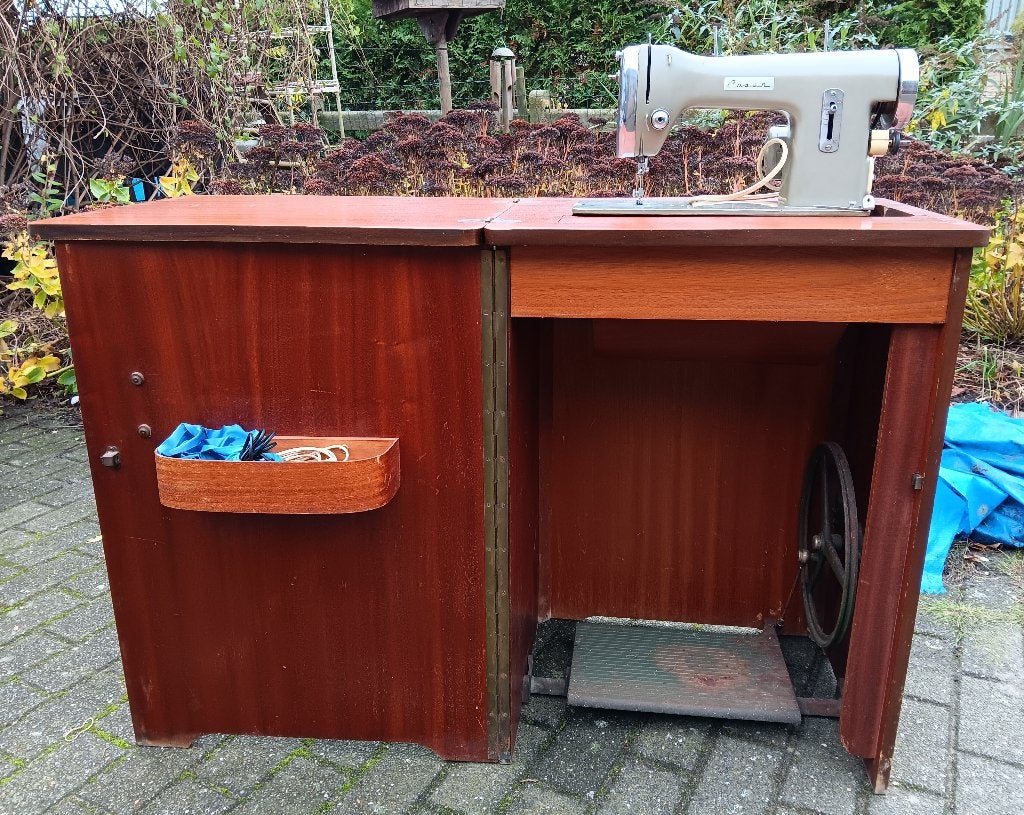 Naaimachine Caser + Meubel, Antiek en Kunst, Antiek | Naaimachines, Ophalen