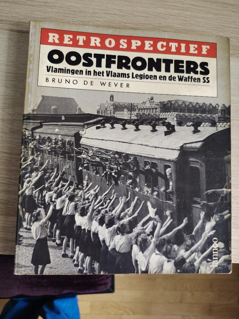 OOSTFRONTERS, Boeken, Ophalen of Verzenden, Tweede Wereldoorlog, Gelezen, Landmacht