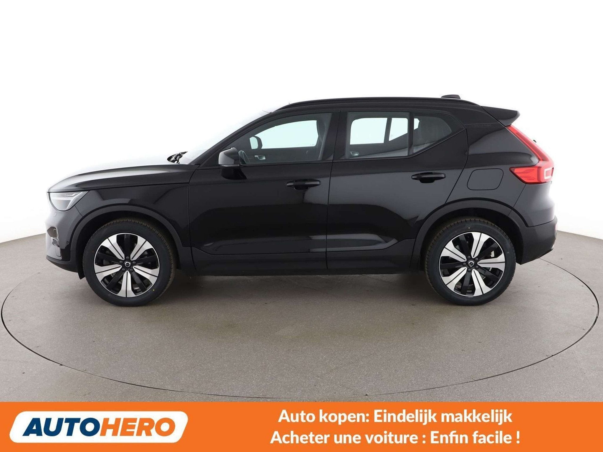 Volvo XC40 Recharge 170 kW Ultimate 2WD (bj 2022, automaat), Auto's, Gebruikt, Zwart, https://public.car-pass.be/vhr/c6f9b62f-6a6f-422f-86c5-474ed1267e39